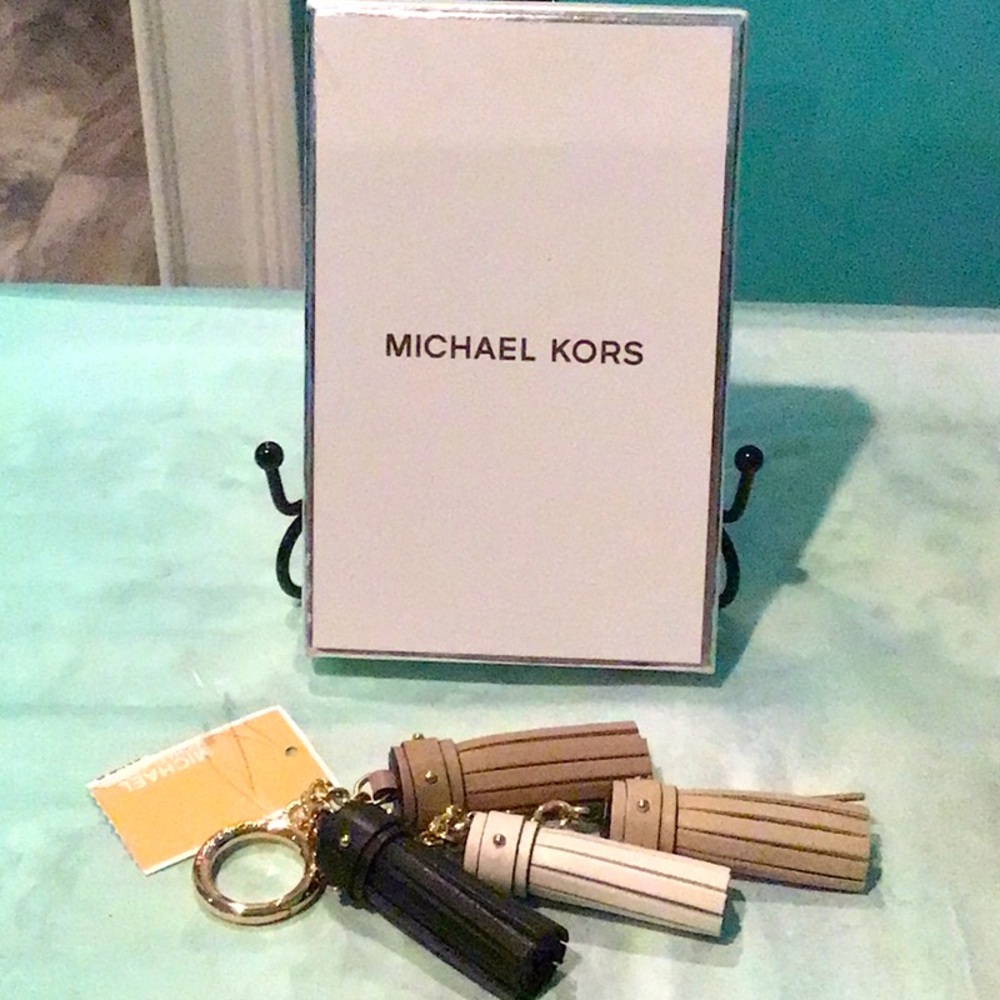 Final sale price❗️Michael Kors leather bag charm with gift box